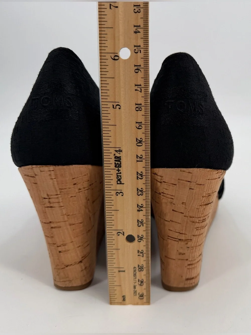 Toms Sandals Women’s 10M Black Classic Wedge Espadrille Cork Peep Toe Slip On